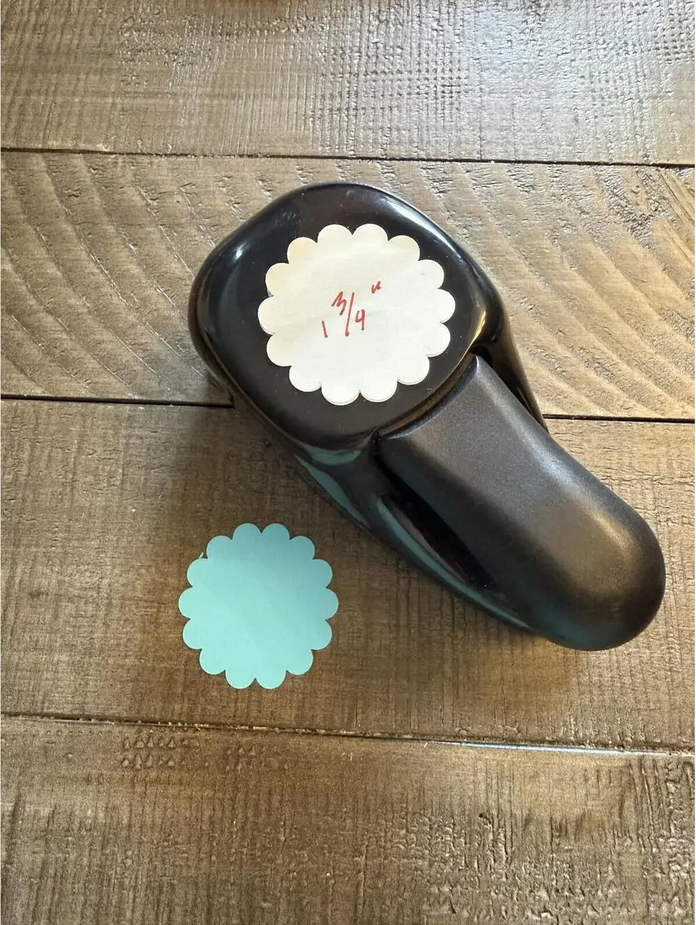 Stampin’ Up 1 3/4 inch scalloped circle shape punch